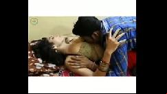 बहन को वीडियो गेम खेलना सिखाया