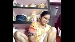 दोस्त की मम्मी बड़ी निकम्मी